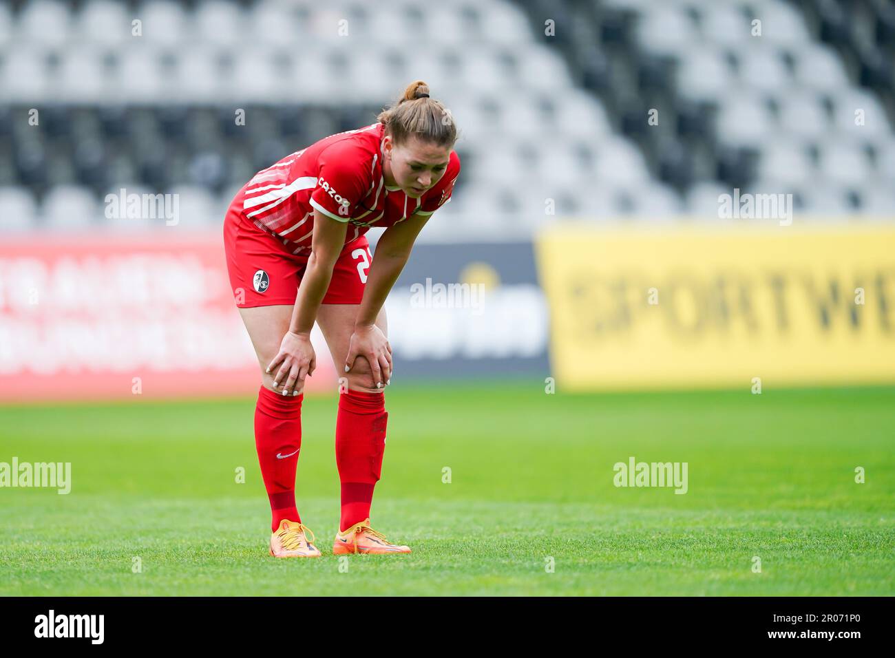 Look dejected football hi-res stock photography and images - Page 6 - Alamy
