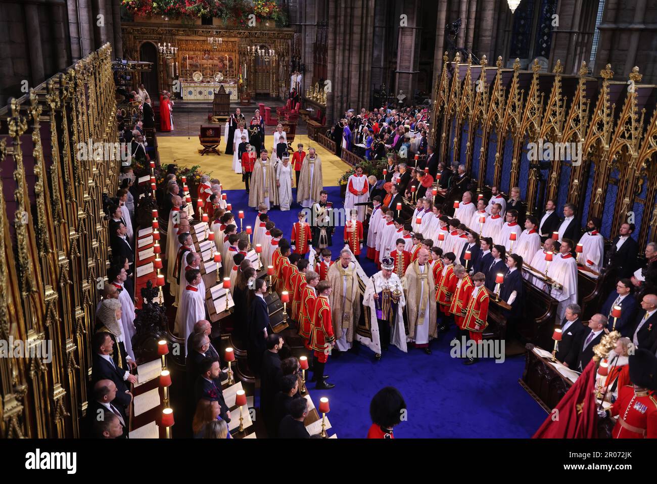 inside-westminster-abbey-king-charles-coronation-hi-res-stock