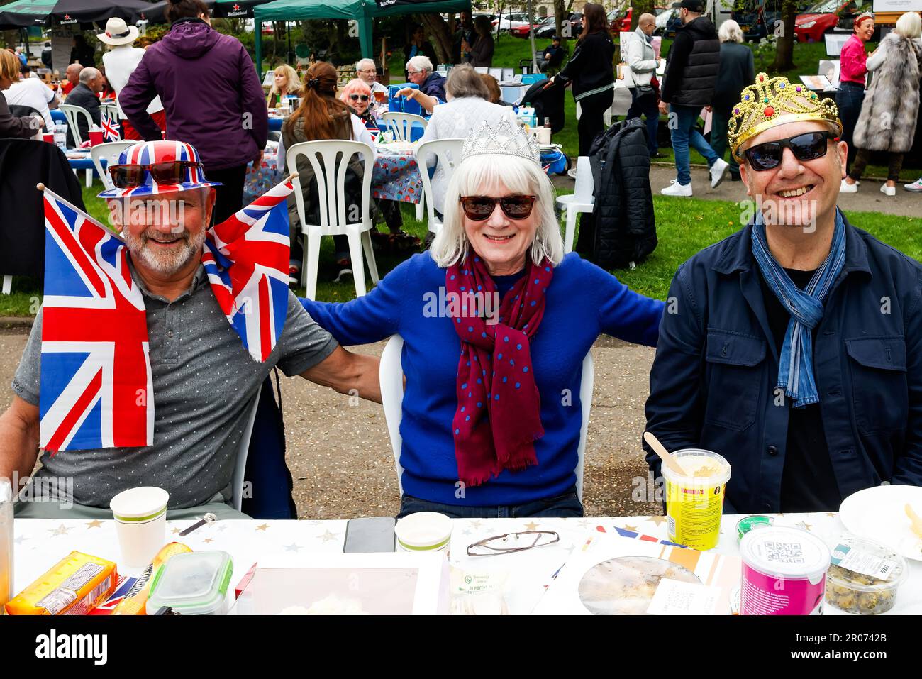 Palmera Square, City of Brighton & Hove, East Sussex, UK. Locals gather for a celebration of the coronation of King Charles III participating in the national Big Lunch on the day after at a garden party. 7th May 2023 Credit: David Smith/Alamy Live News Stock Photo