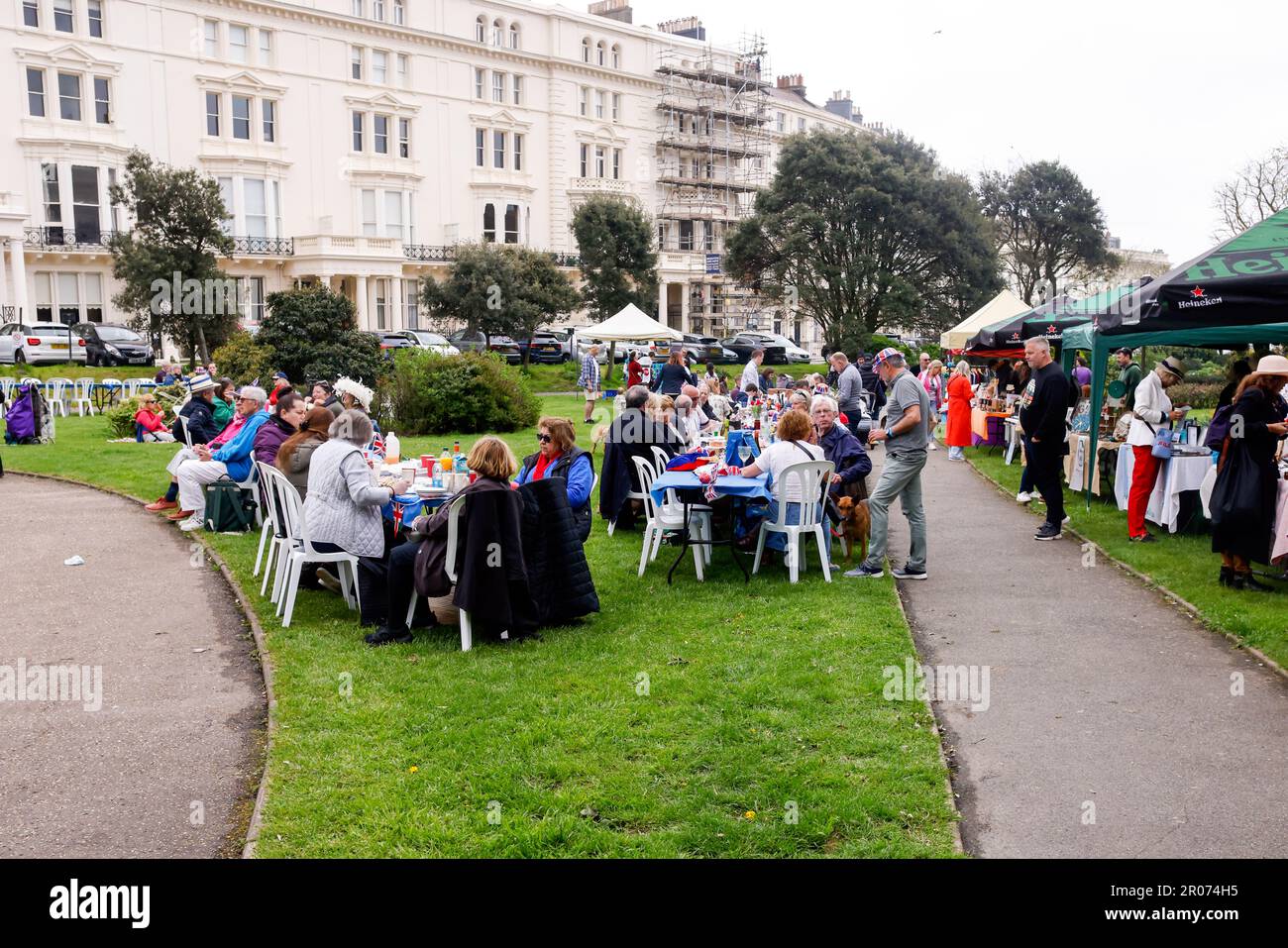 Palmera Square, City of Brighton & Hove, East Sussex, UK. Locals gather for a celebration of the coronation of King Charles III participating in the national Big Lunch on the day after at a garden party. 7th May 2023 Credit: David Smith/Alamy Live News Stock Photo