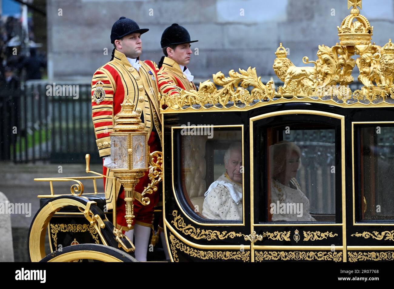 King Charles III and Queen Camilla arrive in the Diamond Jubilee State Coach for their coronation ceremony at Westminster Abbey. Picture date: Saturday May 6, 2023. Stock Photo