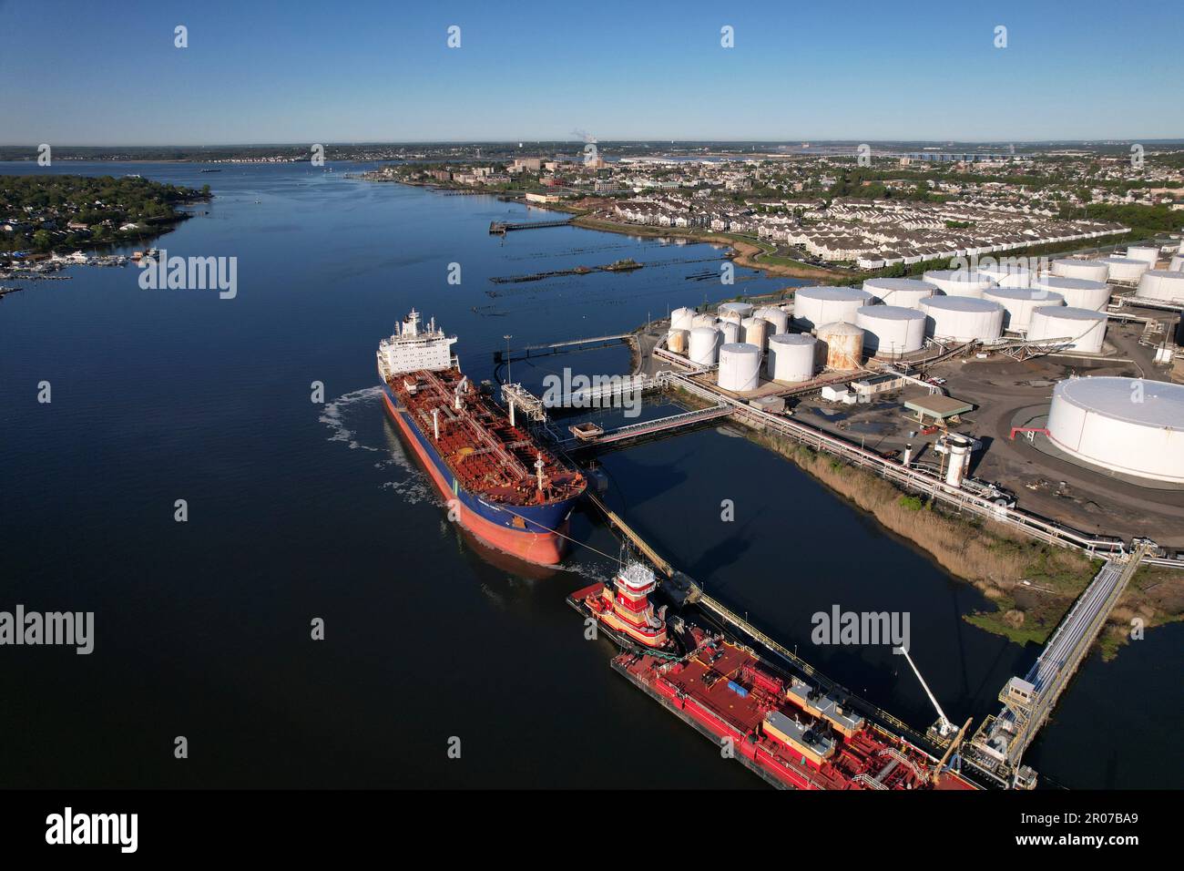 Chemical tankers loading and unloading along the Arthur Kill in Perth Amboy, New Jersey Stock Photo