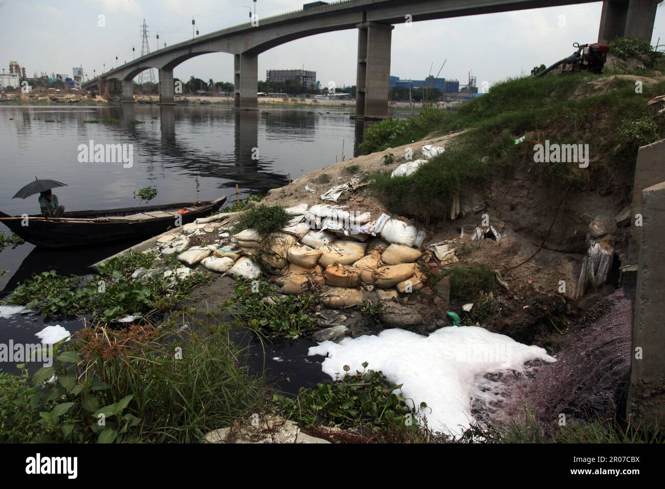 Bangladesh river pollution hi-res stock photography and images - Alamy