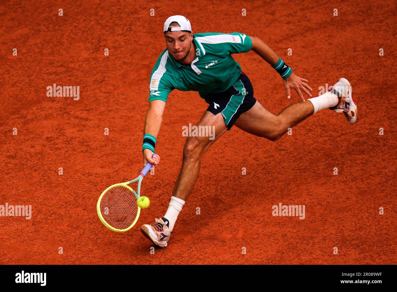 Jan-Lennard Struff, of Germany, returns the ball against Carlos Alcaraz, of Spain, during their mens singles final match at the Madrid Open tennis tournament in Madrid, Spain, Sunday, May 7, 2023