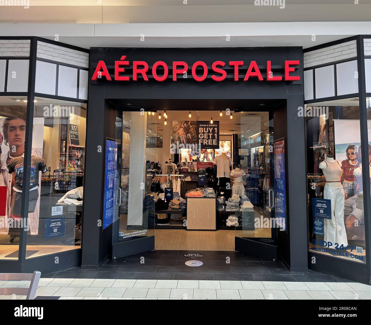 Aéropostale Re-Enters Canada with 1st Storefront [Photos]