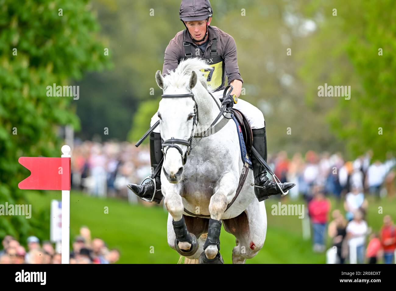 Richard Jones riding Alfies Clover in the Cross Country at Badminton Horse Trials at Badminton, Gloucester, UK on 7 May 2023. Photo by Phil Hutchinson. Editorial use only, license required for commercial use. No use in betting, games or a single club/league/player publications. Credit: UK Sports Pics Ltd/Alamy Live News Stock Photo