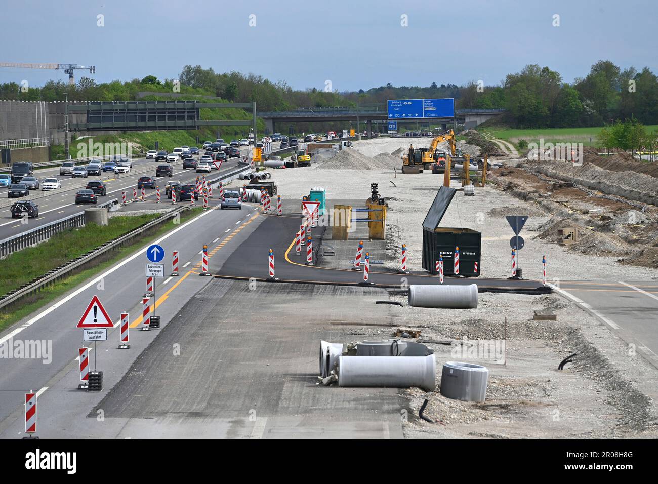 Extension of the A99 motorway near Aschheim in the district of Munich ...