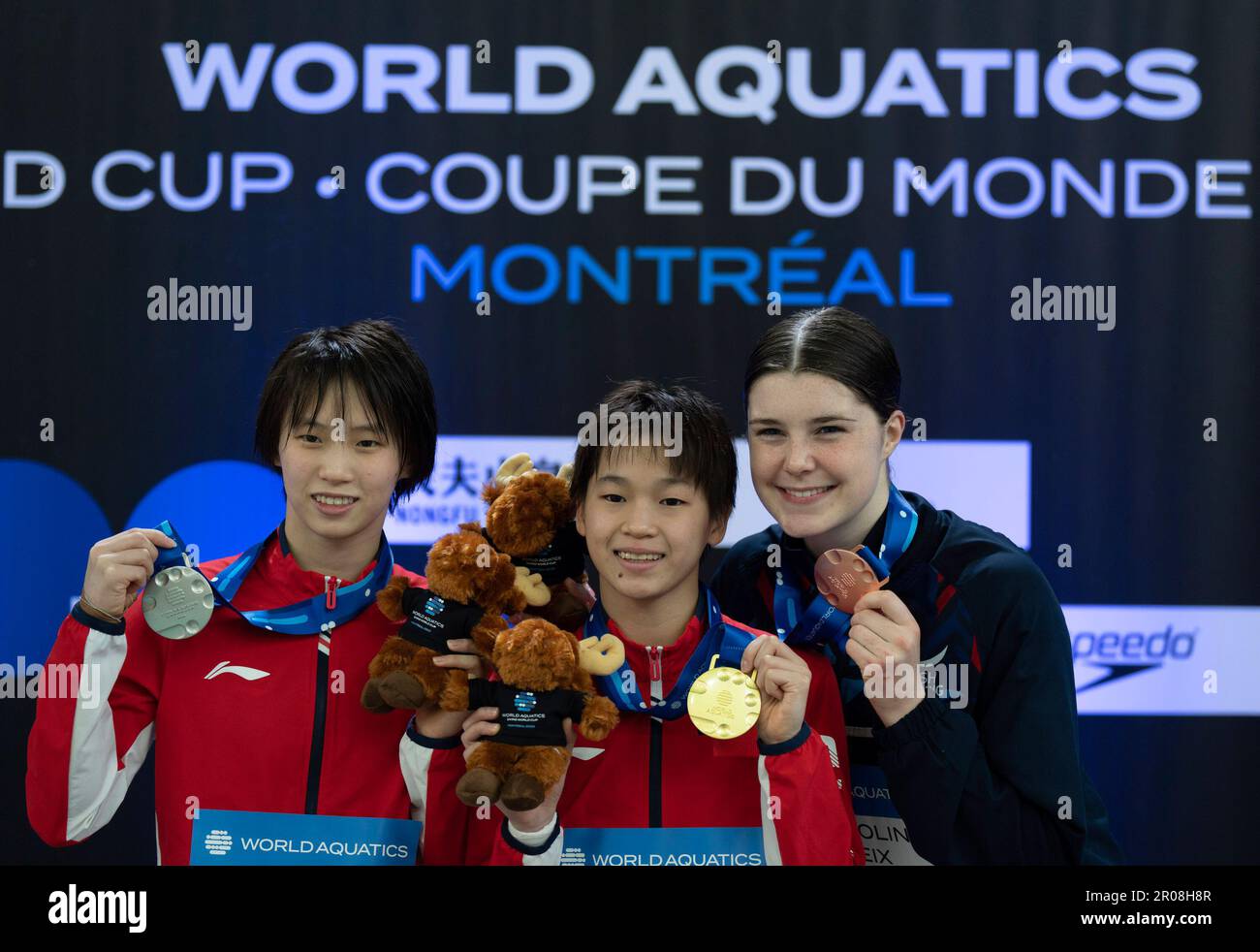 Gold medal winner Quan Hongchan, center, of China, poses on the podium