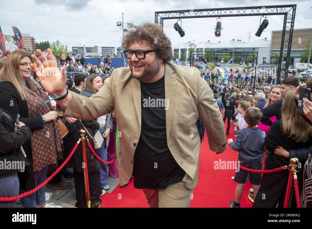 Antwerp, Belgium. 07th May, 2023. Guests arrive on the red carpet during the final of the 11th season of the 'De Mol' TV-show of commercial broadcaster Play4, at Antwerp Kinepolis, Sunday 07 May 2023. The candidates for this season went on a three week trip to Arizona, USA. BELGA PHOTO NICOLAS MAETERLINCK Credit: Belga News Agency/Alamy Live News Stock Photo