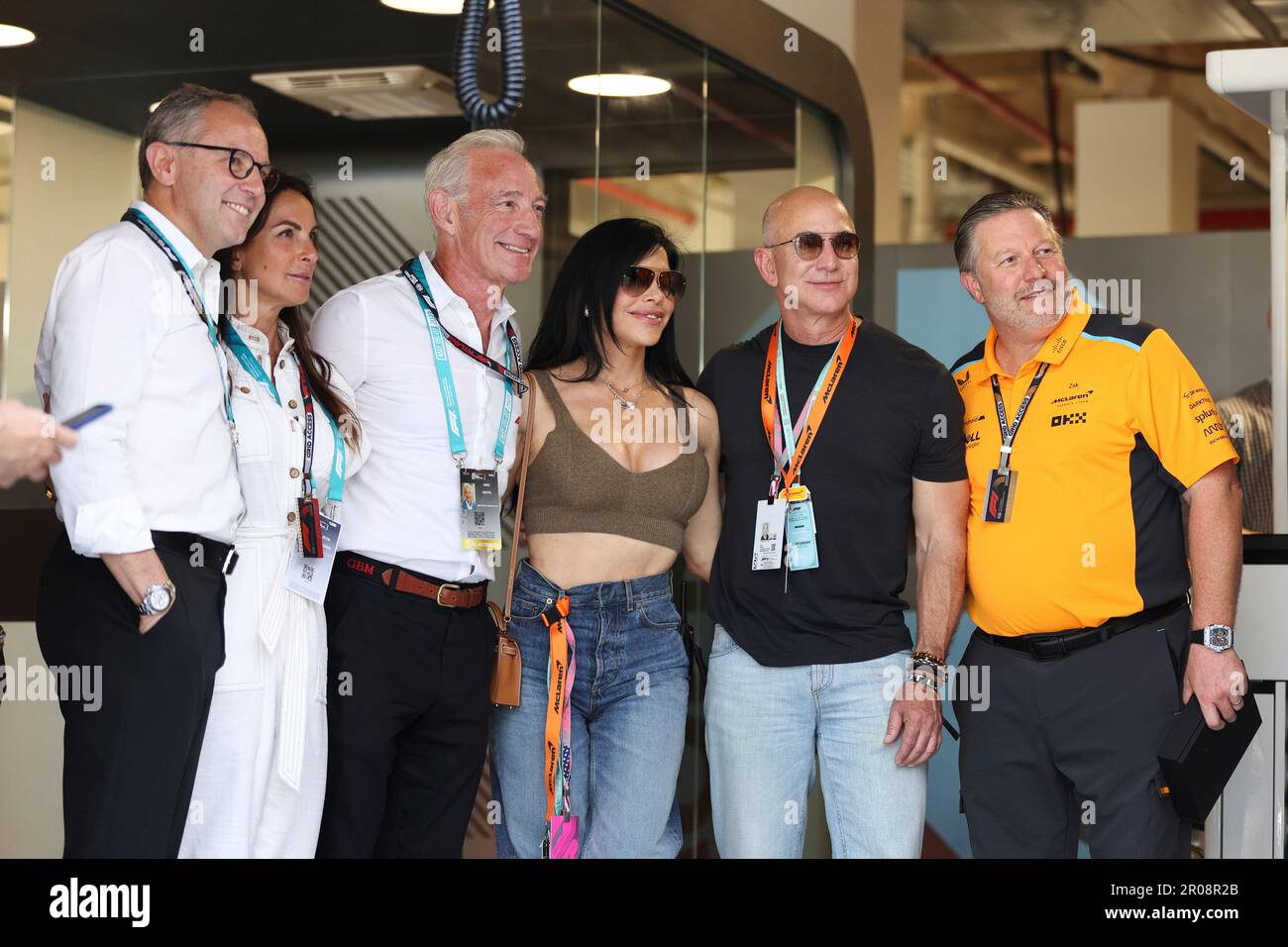 Miami, USA. 6th May, 2023. Stefano Domenicali (ITA, President & CEO of Formula 1 Group), Gregory 'Greg' Maffei (USA, Liberty Media CEO), Jeffrey Preston 'Jeff' Bezos (USA), Zak Brown (USA, McLaren F1 Team) with his wife MacKenzie Scott, Zak Brown (USA, McLaren F1 Team), F1 Grand Prix of Miami at Miami International Autodrome on May 6, 2023 in Miami, United States of America. (Photo by HIGH TWO) Credit: dpa/Alamy Live News Stock Photo