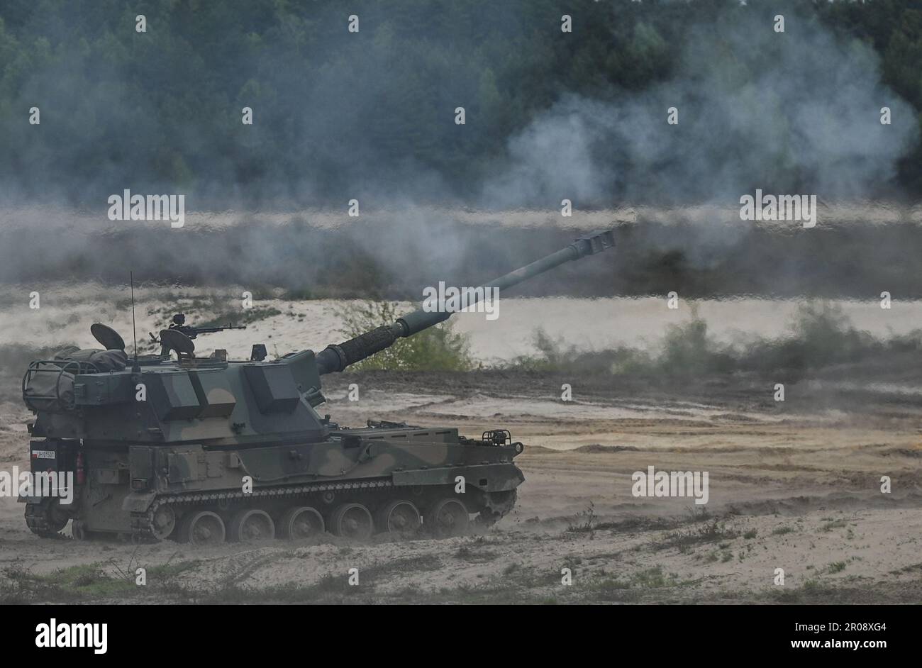 AHS Krab, a 155 mm NATO-compatible self-propelled tracked gun-howitzer. Soldiers from Poland, USA, Slovenia and Romania, push their skills to the limit during a high-intensity ANACONDA-23 training session at the Nowa Deba training ground, Poland. Credit: ASWphoto/Alamy Live News Stock Photo
