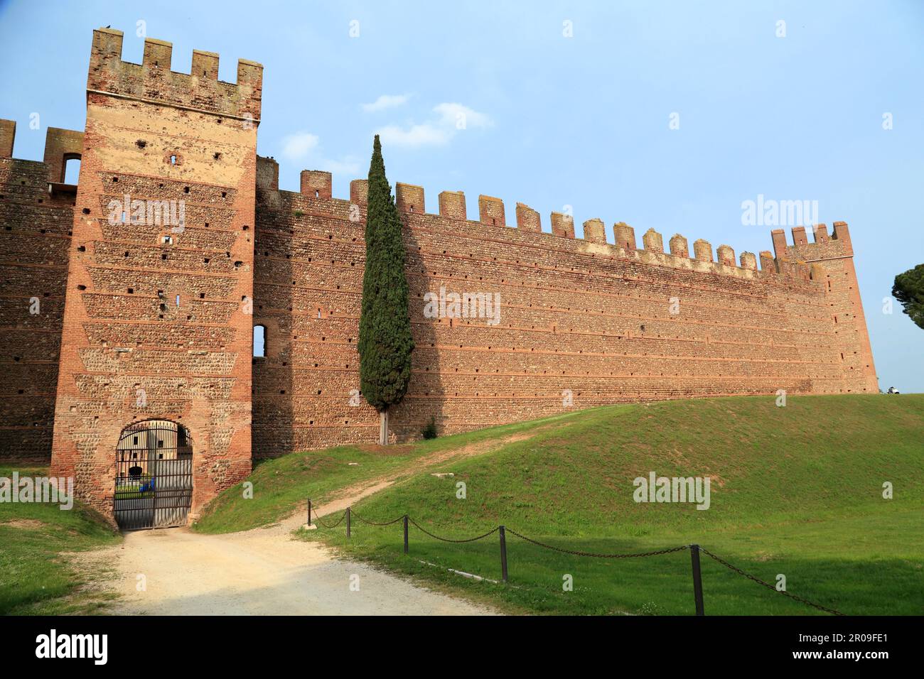 Scaliger Castle, Castello Villafranca, Villafranca di Verona, Italy. Medieval  defensive curtain wall. Stock Photo
