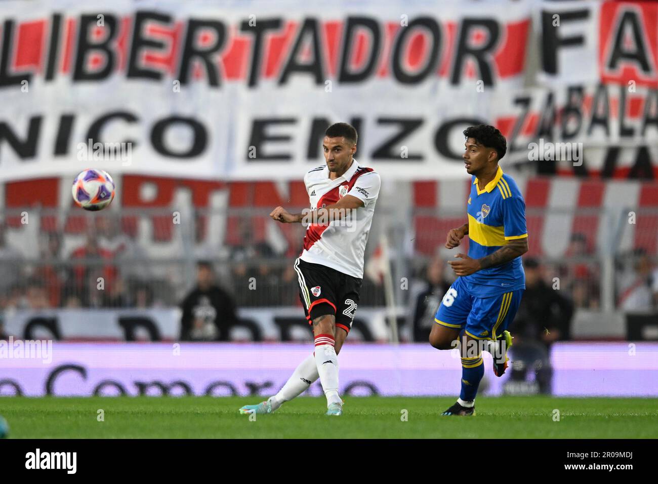 Buenos Aires, Argentina. 07th May, 2023. Argentina, Buenos Aires - 07 May 2023: Esequiel Barco of River Plate and Cristian Medina of Boca Juniors during the Torneo Binance 2023 of Argentina Liga Profesional match between River Plate and Boca Juniors at Estadio Monumental, Buenos Aires, Argentina. Photo by SFSI/Diego Halisz Credit: Sebo47/Alamy Live News Stock Photo
