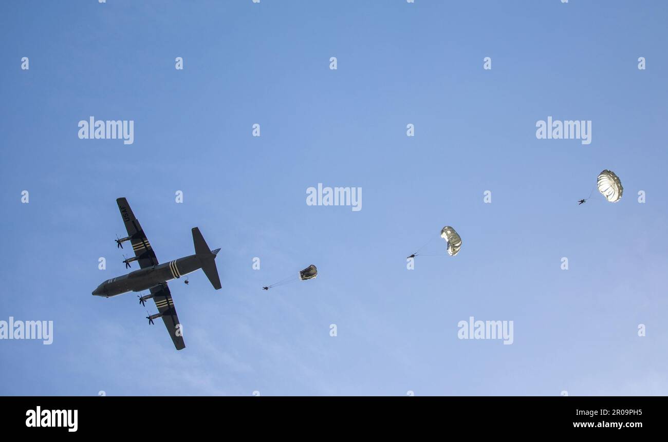 Paratroopers assigned to U.S. Special Operations Command Europe