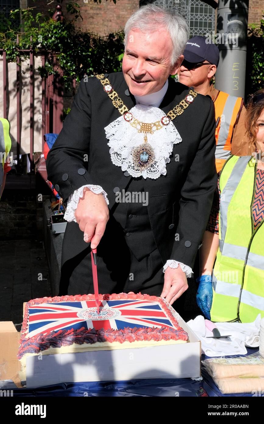 London, UK. 7th May, 2023. The King's coronation celebrations continue with a Big Lunch in Aldgate Square, where the east end community gathered together for an afternoon of music and dancing.  Credit: Eleventh Hour Photography/Alamy Live News Stock Photo