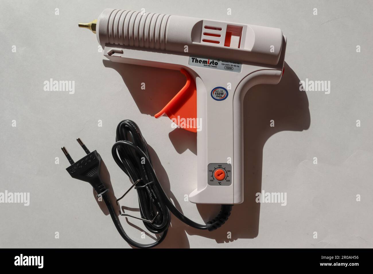 Hot glue gun child hi-res stock photography and images - Alamy