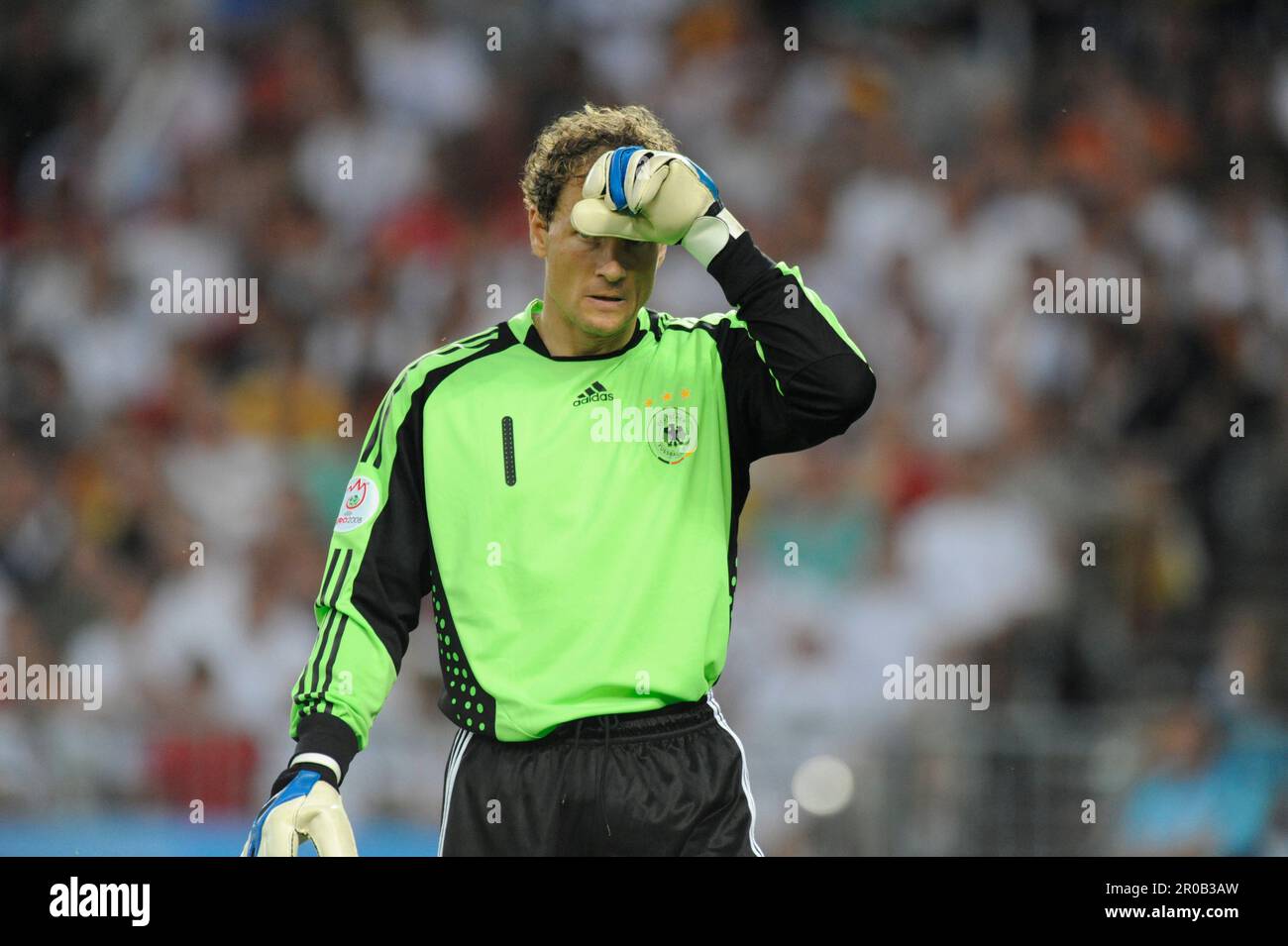 Jens Lehmann niedergeschlagen.Fußball Länderspiel Europameisterschaft Finale Deutschland - Spanien. 29.06.2008 in Wien Stock Photo