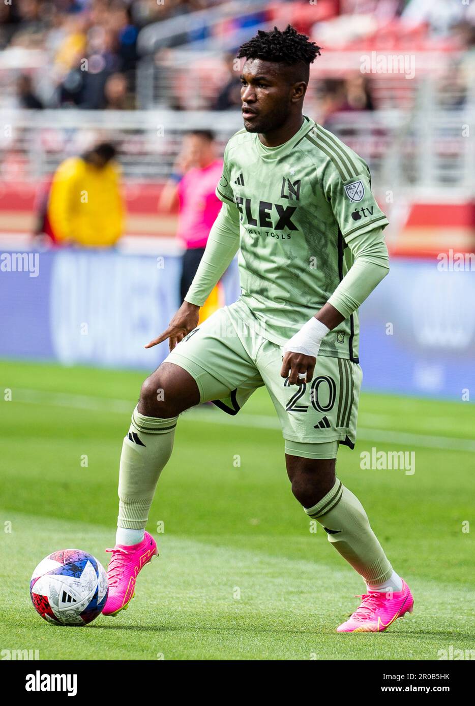 Puma football league ball hi res stock photography and images Page 4 Alamy