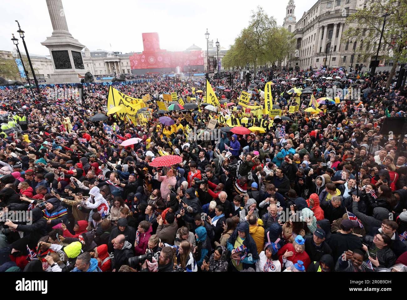 London, UK. 06th May, 2023. Crowds of people near Trafalgar Square ...