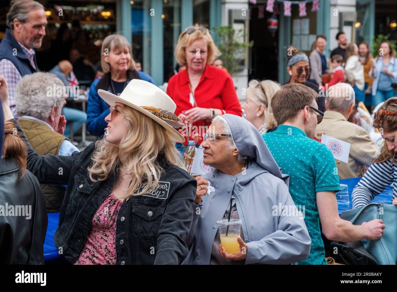 Londoners celebrate the Coronation in Style across the city Ehimetalor Unuabona/Alamy News Stock Photo
