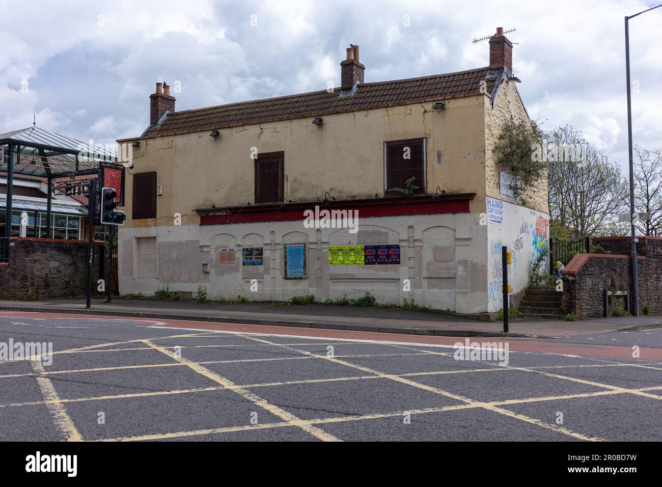 Farriers Arms, Fishponds, Bristol, UK. Closed October 2010 Stock Photo ...