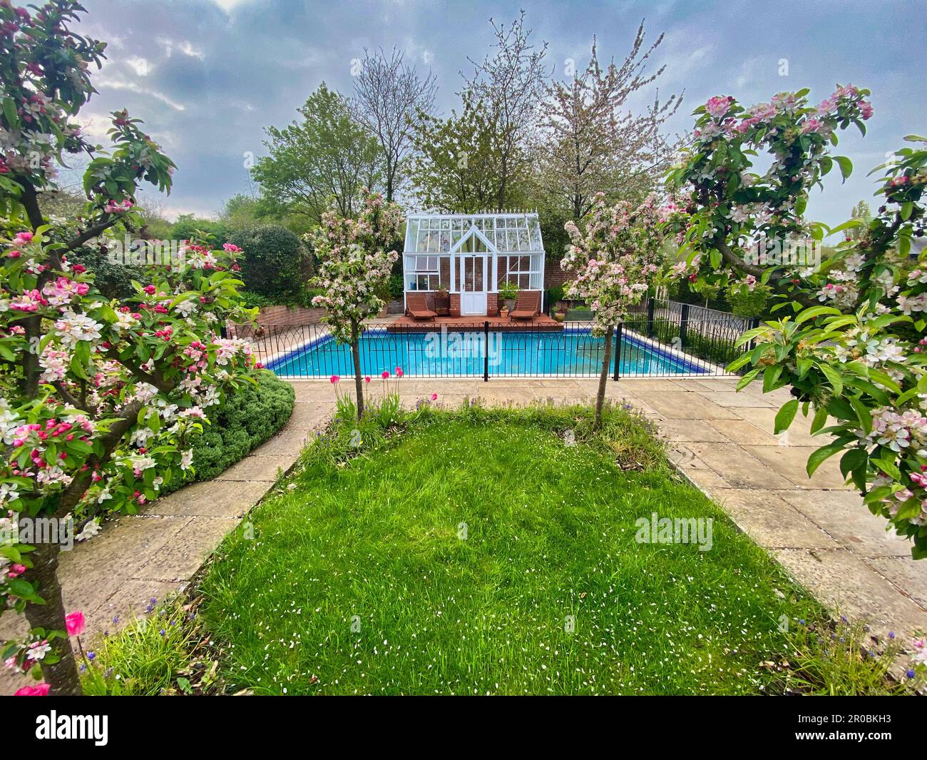 UK Summer house and garden Stock Photo