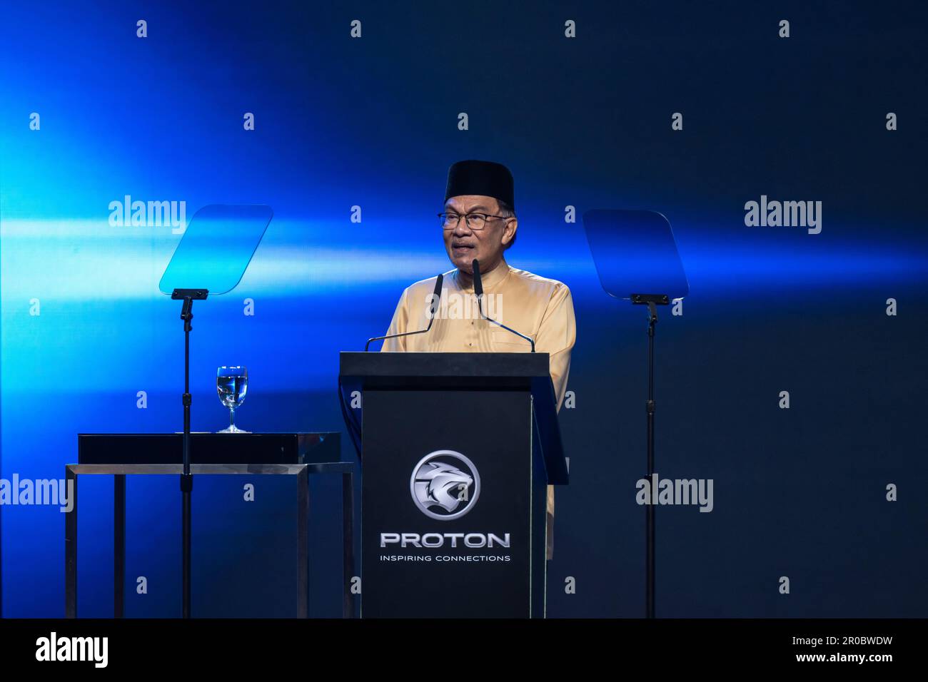 (230508) -- KUALA LUMPUR, May 8, 2023 (Xinhua) -- Malaysian Prime Minister Anwar Ibrahim speaks at the official launch of Proton's newest model, the Proton X90 sports utility vehicle (SUV), in Kuala Lumpur, Malaysia, May 7, 2023. The continued partnership and close collaboration between Malaysian national carmaker Proton and China's Geely are of strategic importance, Malaysian Prime Minister Anwar Ibrahim said on Sunday. The collaboration accelerates the adoption of electric vehicles (EV) and hybrid electric vehicles (HEV) as well as the supporting ecosystem for these new vehicles, and by exte Stock Photo