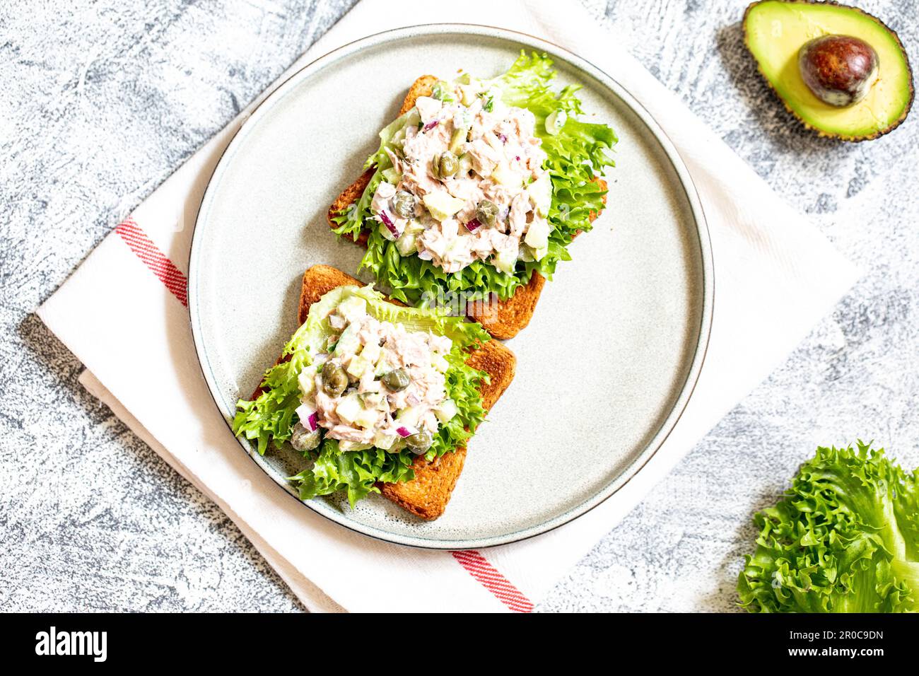 stepbystep preparation of a sandwich with tuna, avocado, cucumber and