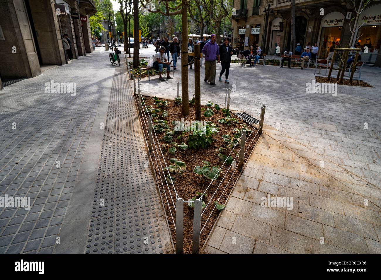 Newly pestestrianised Carrer del Consell de Cent, Barcelona, part of the  eixos verds - Superilla de l'Eixample, April 2023. This is part of an onoing Stock Photo