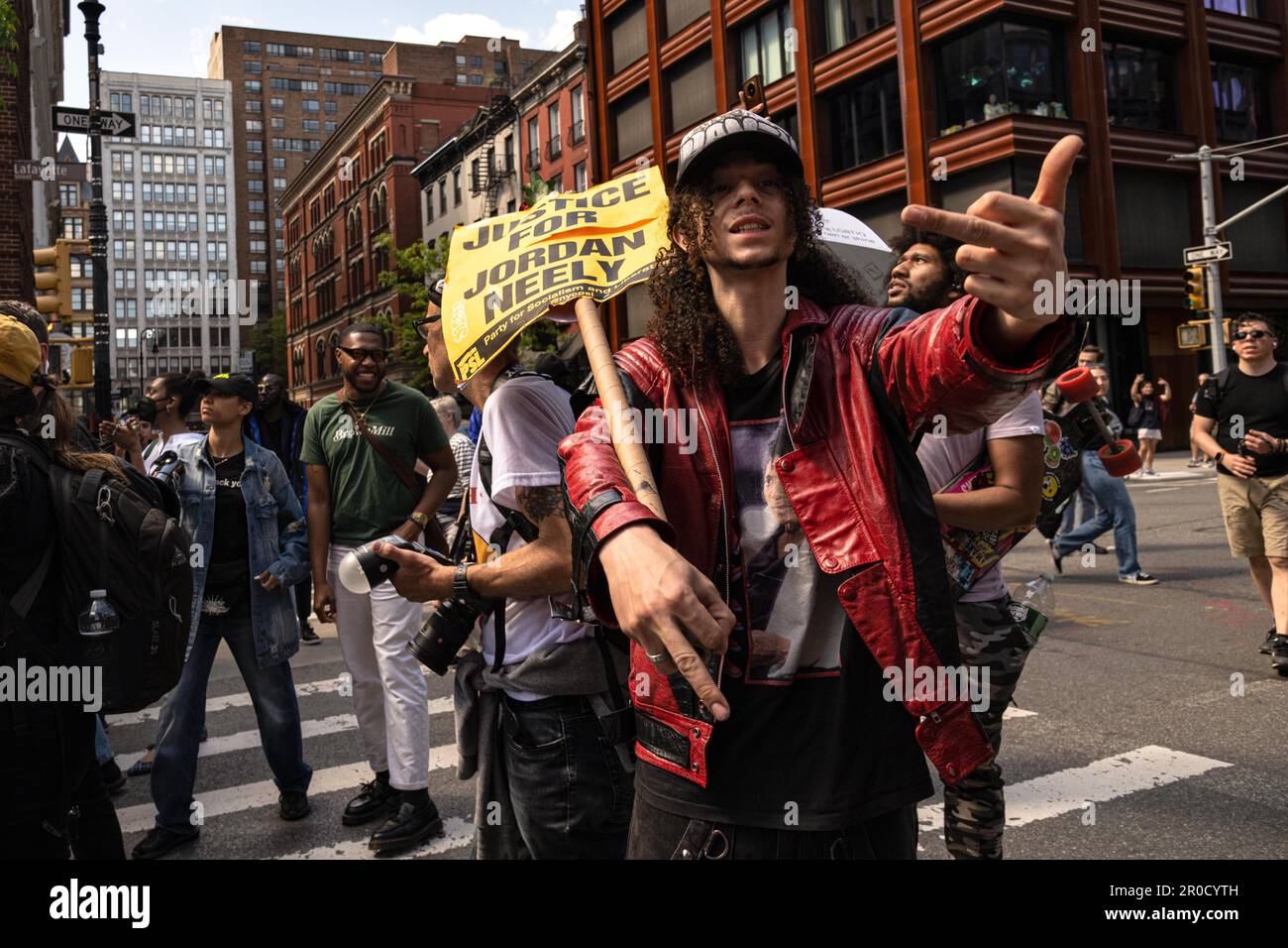 New York, New York, USA. 6th May, 2023. A protest closes off streets. in lower Manhattan over the killing of Jordan Neely a homeless Michael Jackson impersonator who was placed in a chokehold for 15 mins by 24 year old, ex-Marine Daniel Perry on the subway. (Credit Image: © Laura Brett/ZUMA Press Wire) EDITORIAL USAGE ONLY! Not for Commercial USAGE! Stock Photo