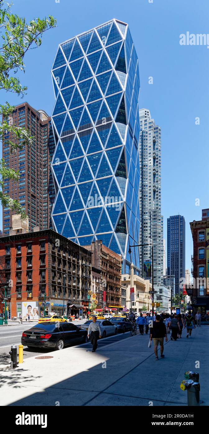 The diagrid glass Hearst Tower was built in 2006 atop the stone Hearst