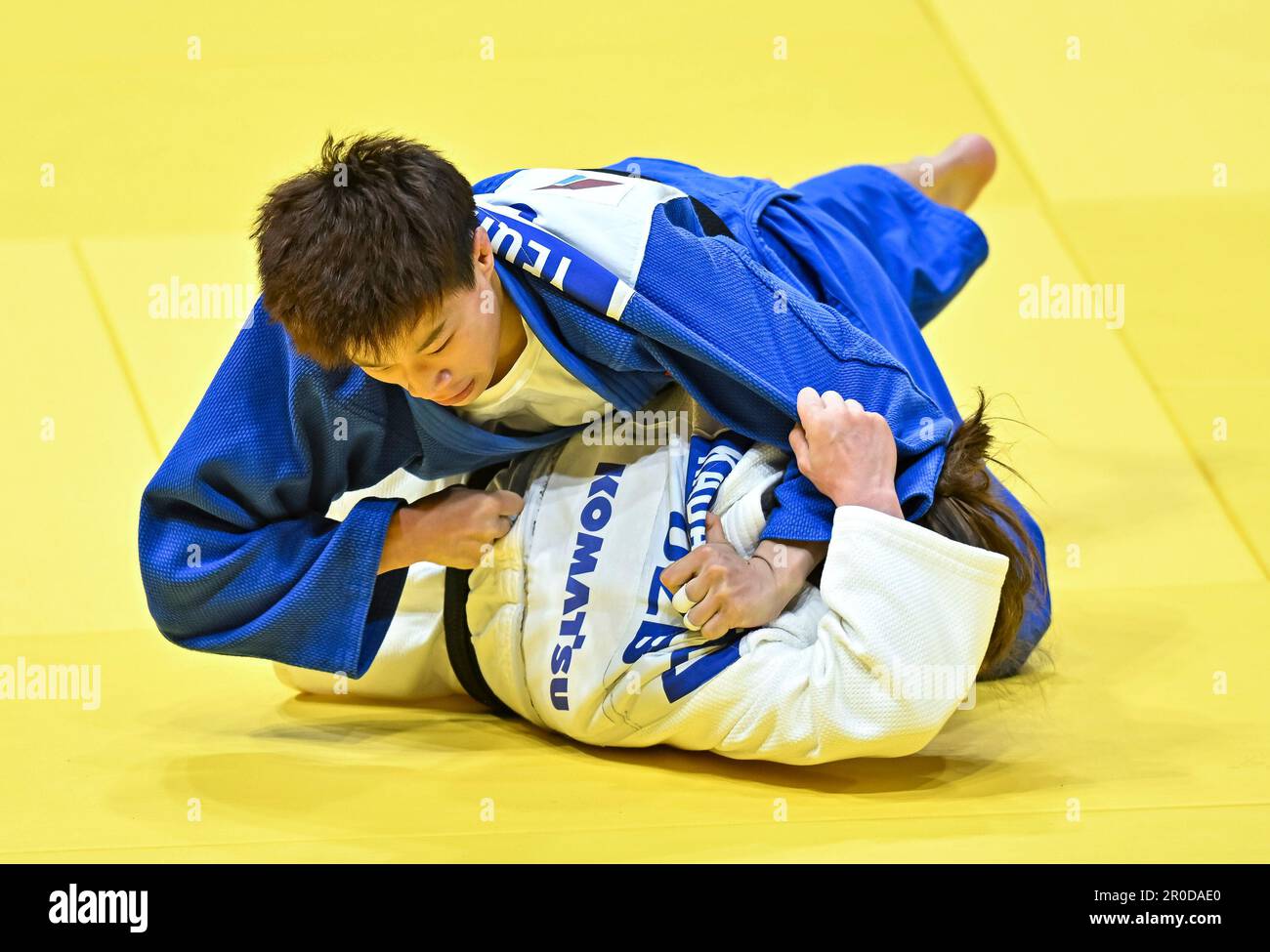 Doha, Qatar. 8th May, 2023. Zhu Yeqing (top) of China competes with ...