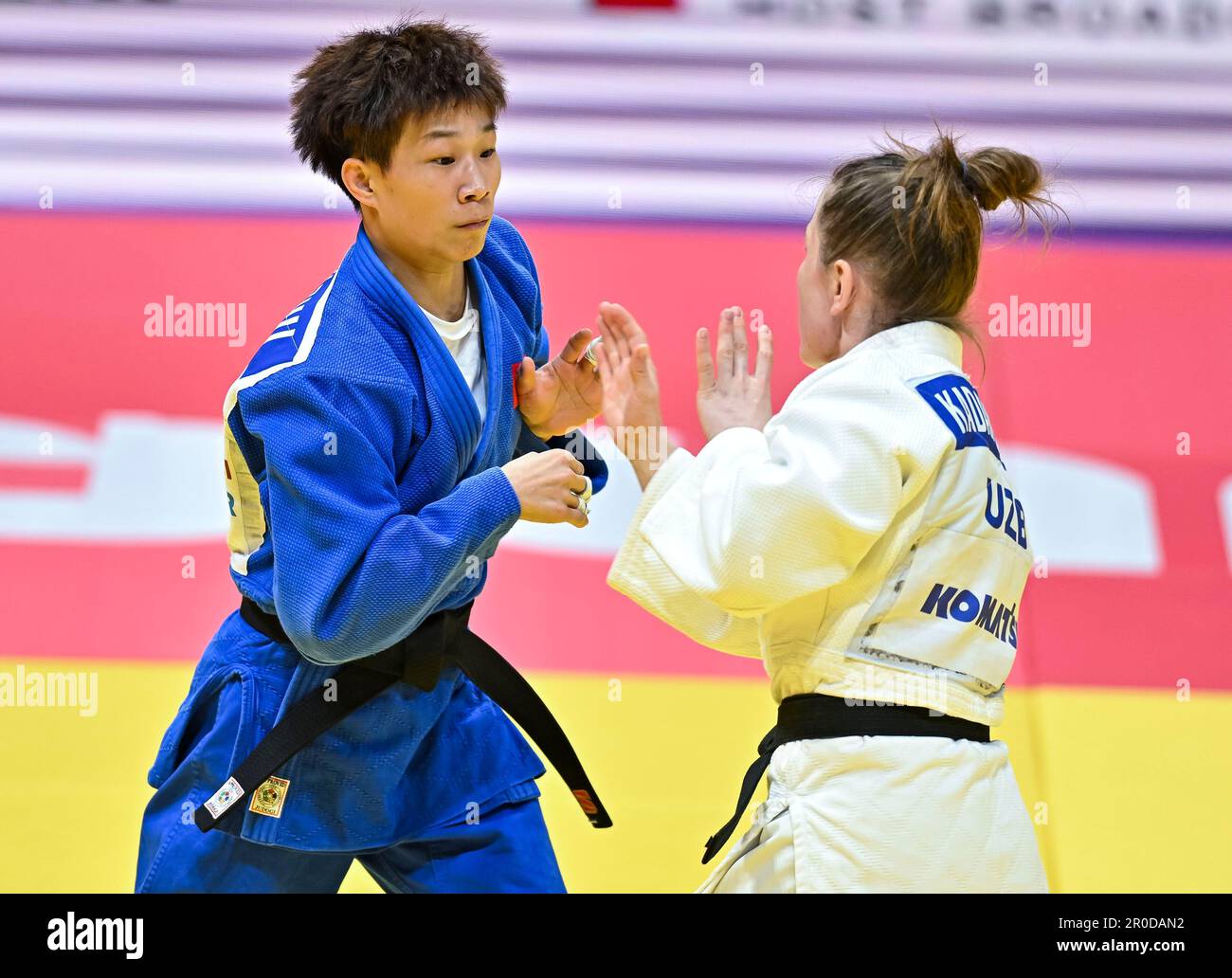 Doha, Qatar. 8th May, 2023. Zhu Yeqing (L) of China competes with Sita ...