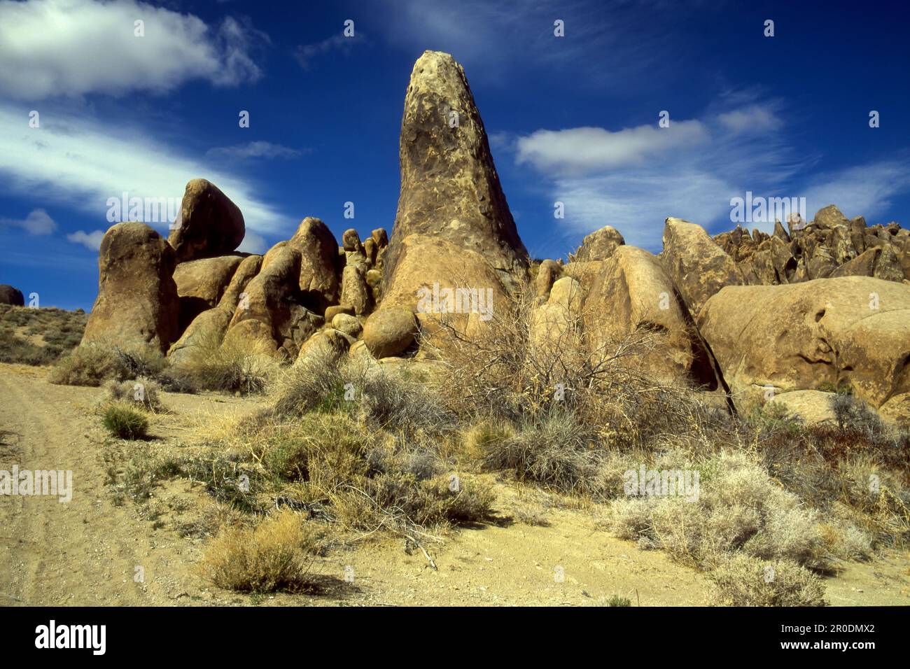 The Alabama Hills hills and rock formations near the eastern slope of the Sierra Nevada in the Owens Valley, west of Lone Pine in Inyo County, Califor Stock Photo