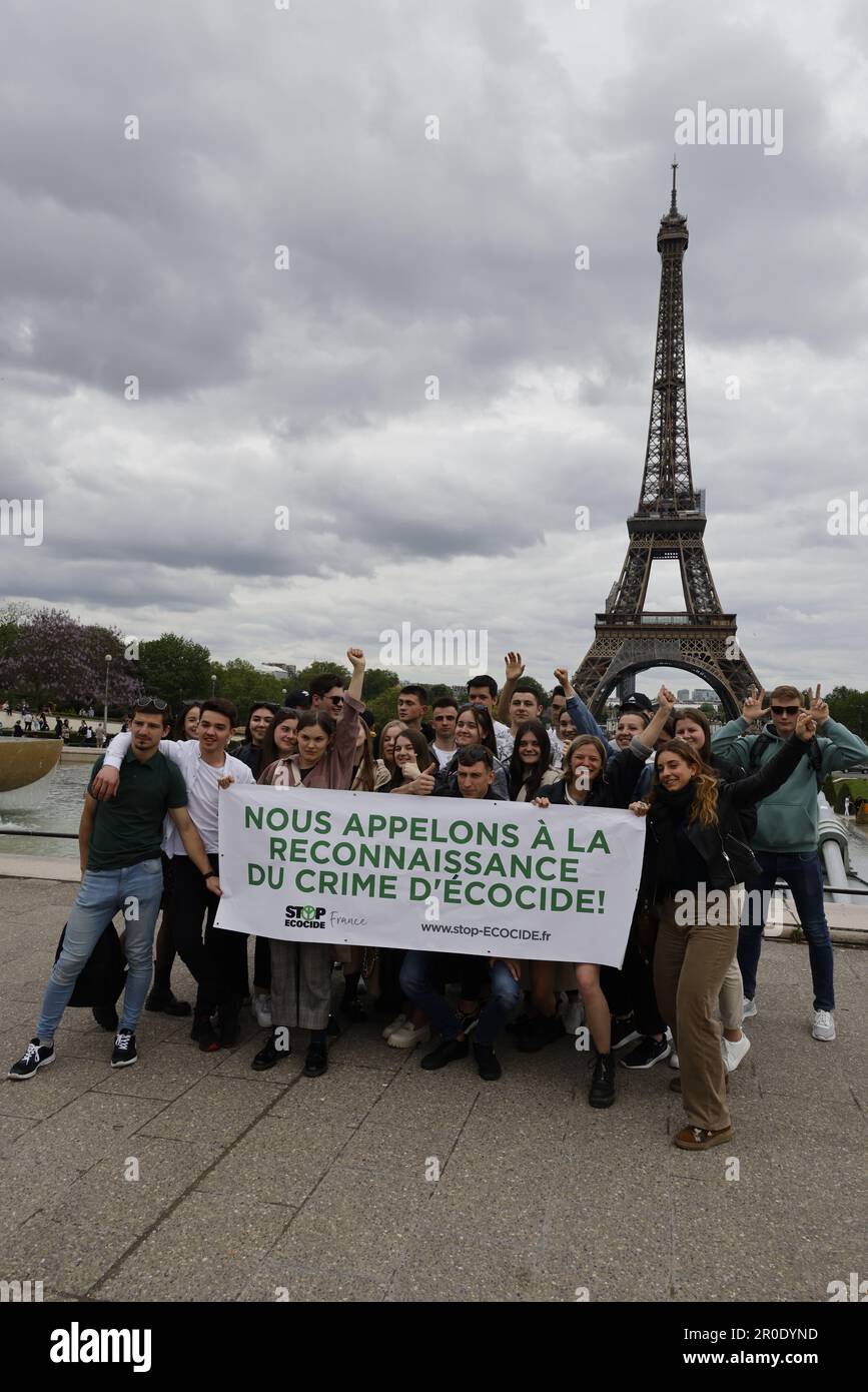 Paris, France. 8th May, 2023. Activists unfurl a banner calling for the recognition of ecocide crimes on May 8, 2023 at the Trocadero in Paris, France. Credit: Bernard Menigault/Alamy Live News Stock Photo