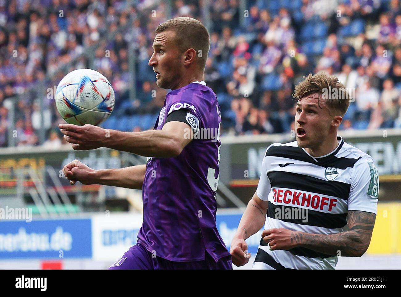 Joel Grodowski of SC Verl controls the ball during the 3. Liga match  News Photo - Getty Images