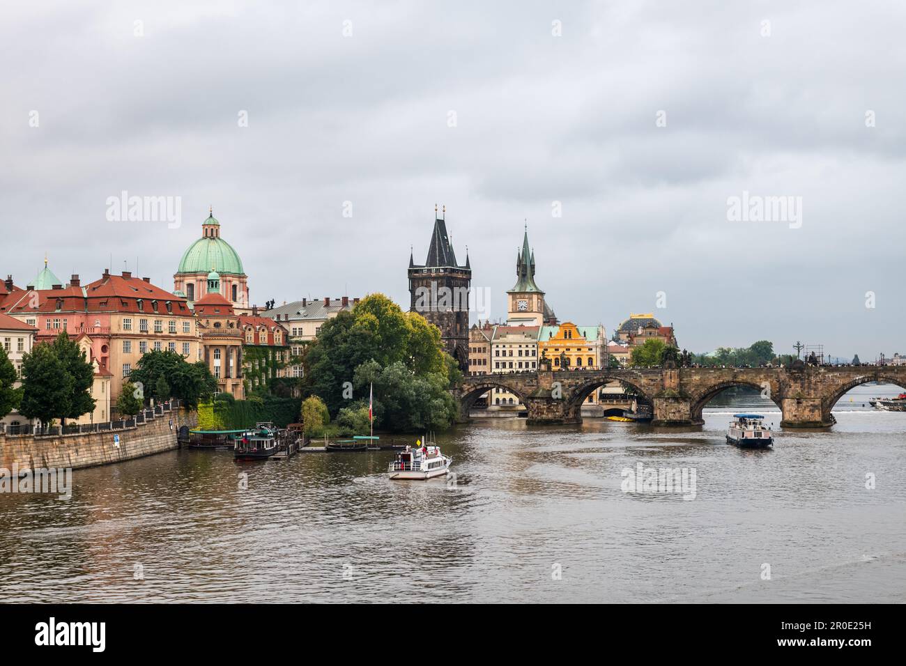 Wide-angle view of the Vltava river and Charles bridge in Prague on a cloudy afternoon, Czech Republic. Stock Photo
