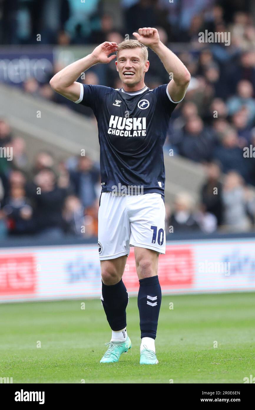 Millwall fc hi-res stock photography and images - Alamy