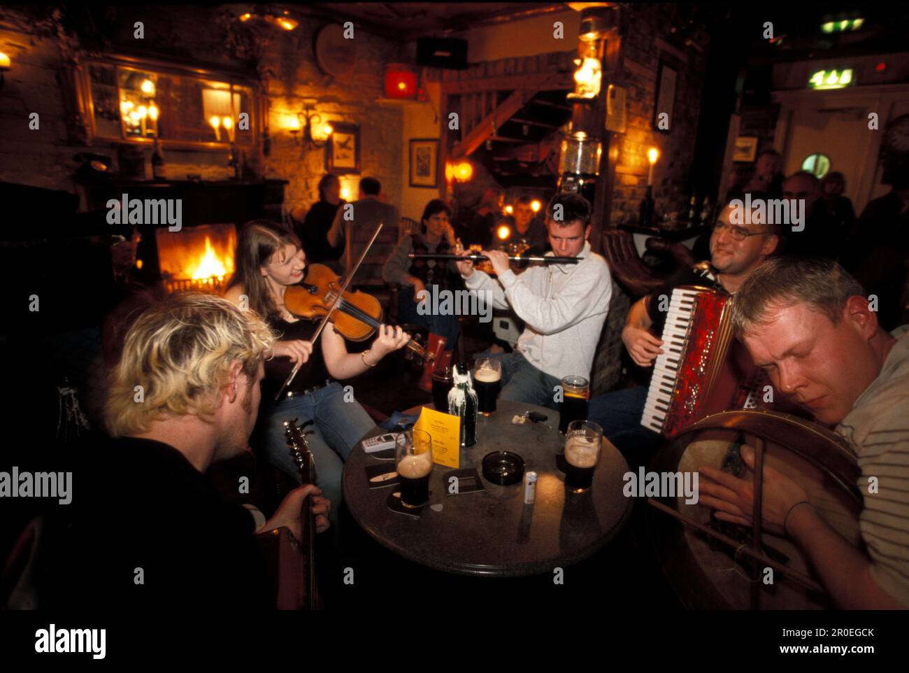 Musicians playing traditional music at The Bullman Pub, County West Cork, Ireland, Europe Stock Photo