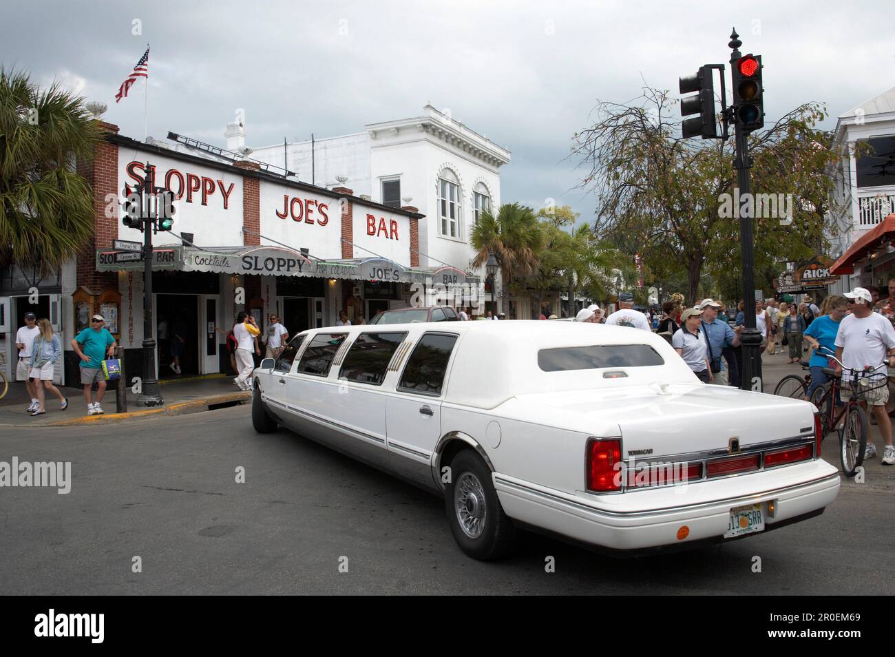 Stretched Limousine in front of Sloppy Joe's Bar, Duval Street, Key West, Florida Keys, Florida, USA Stock Photo