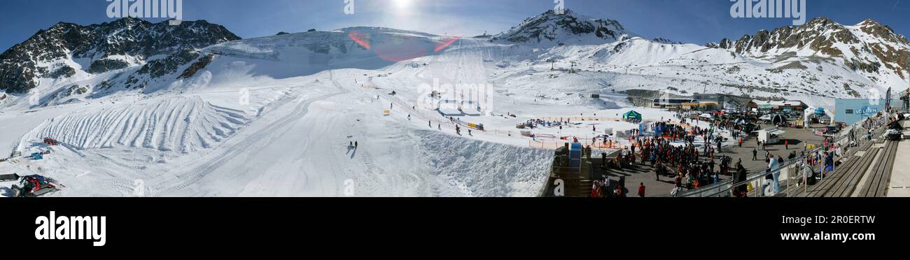 Snowboard Worldcup Soelden, Panoramaaufnahme des Rettenbachferners von Rettenbach aus, Skistadion waehrend eines Snowboard Weltcup Slalomlaufes, Soeld Stock Photo