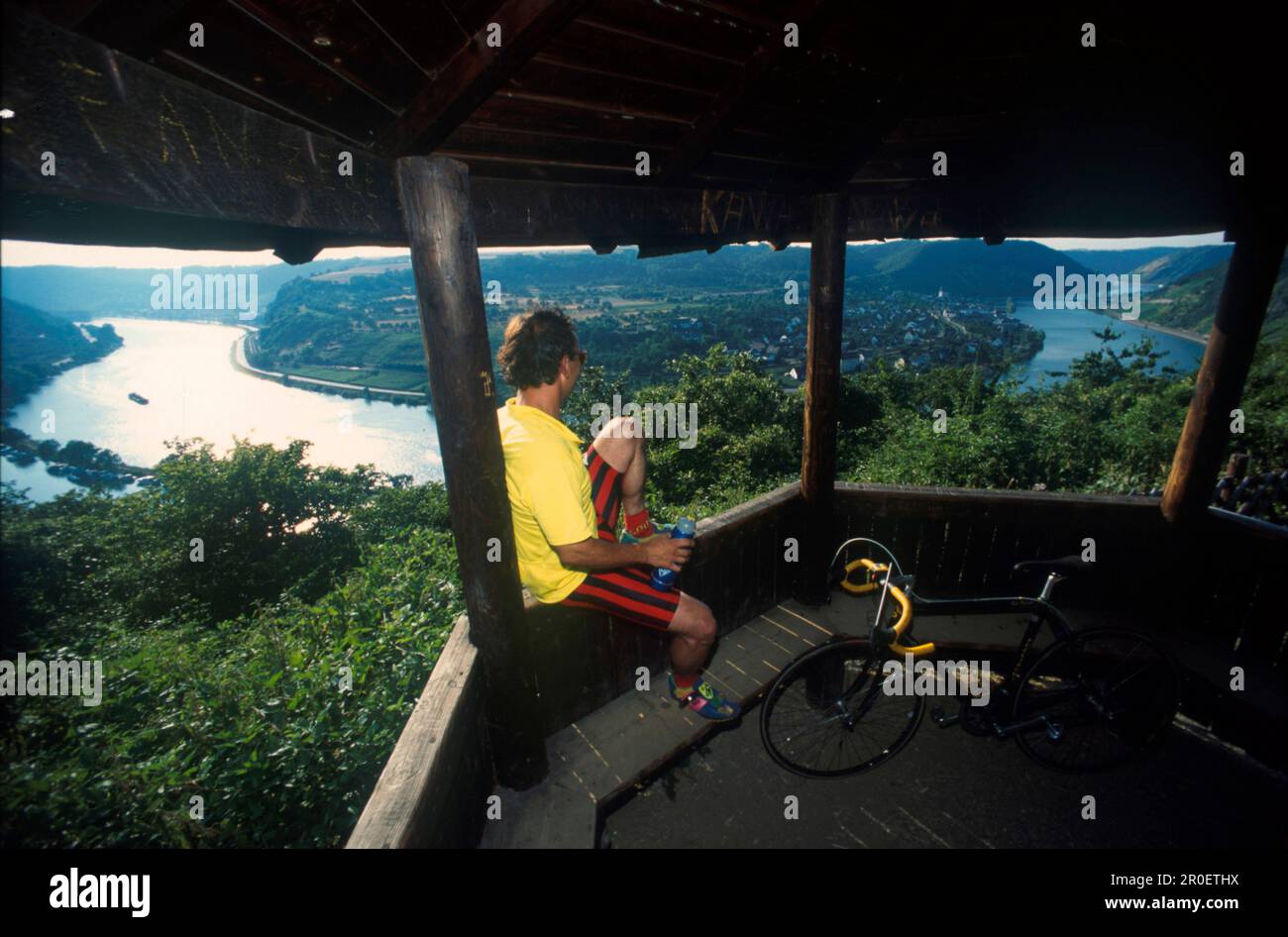 Loef Radfahrer, Moselschleife bei Loef, Eifel Deutschland Stock Photo - Alamy