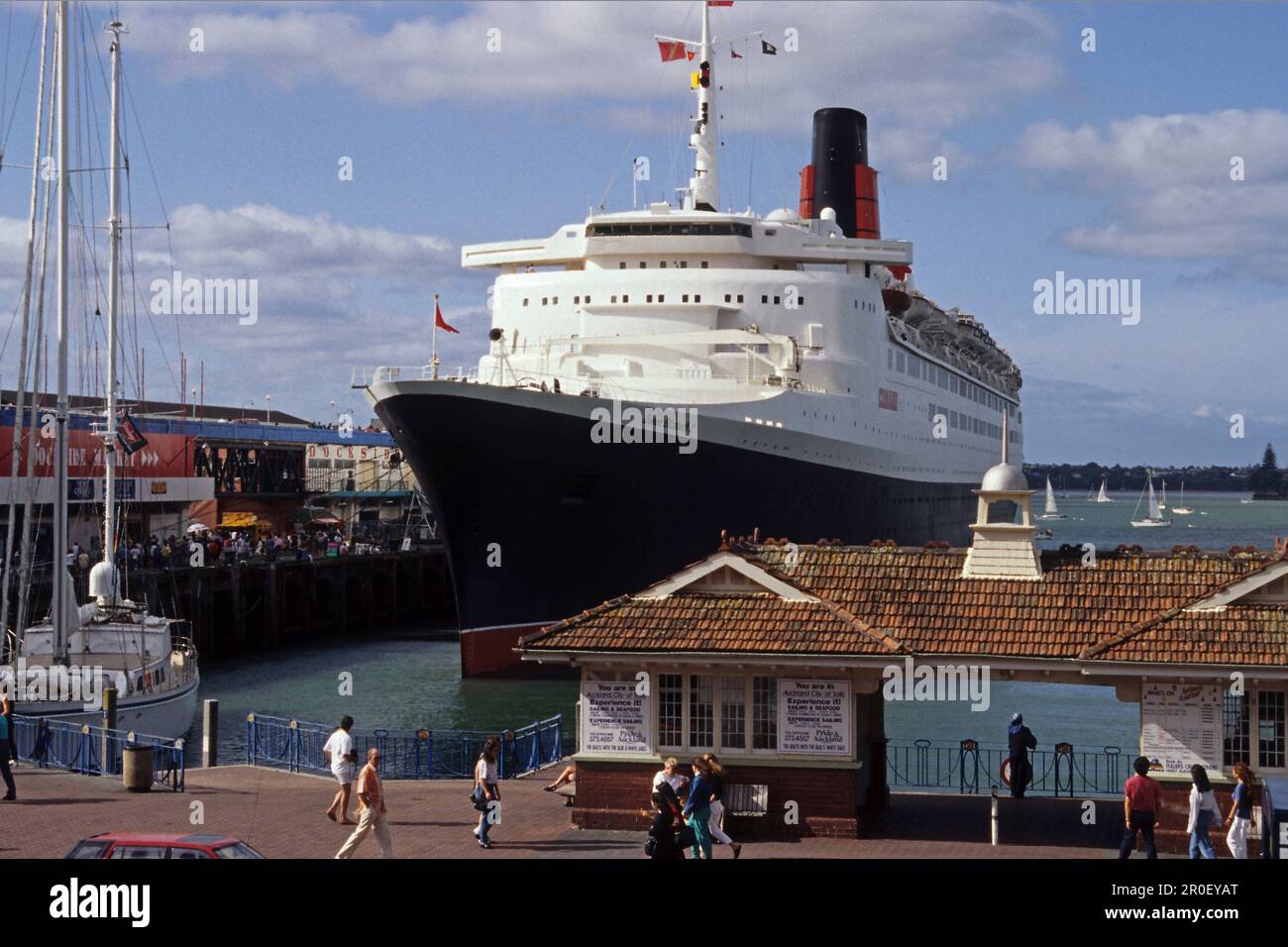 QE2, Queeen Elizabeth 2, QEII, Oceanliner, cruise ship in harbour