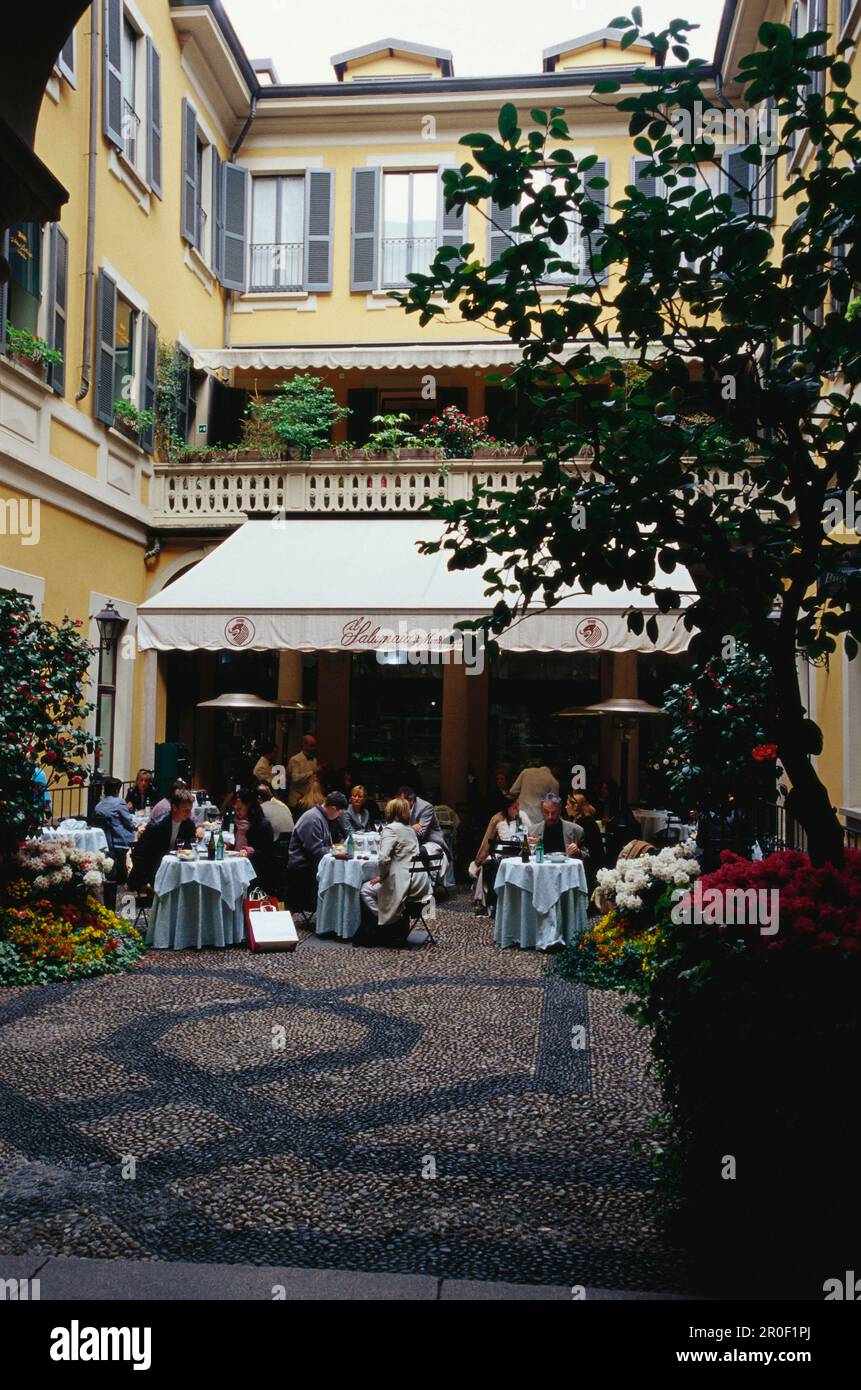 Restaurant II Salumaio, Via Montenapoleone, Mailand Lombardei, Italien Stock Photo