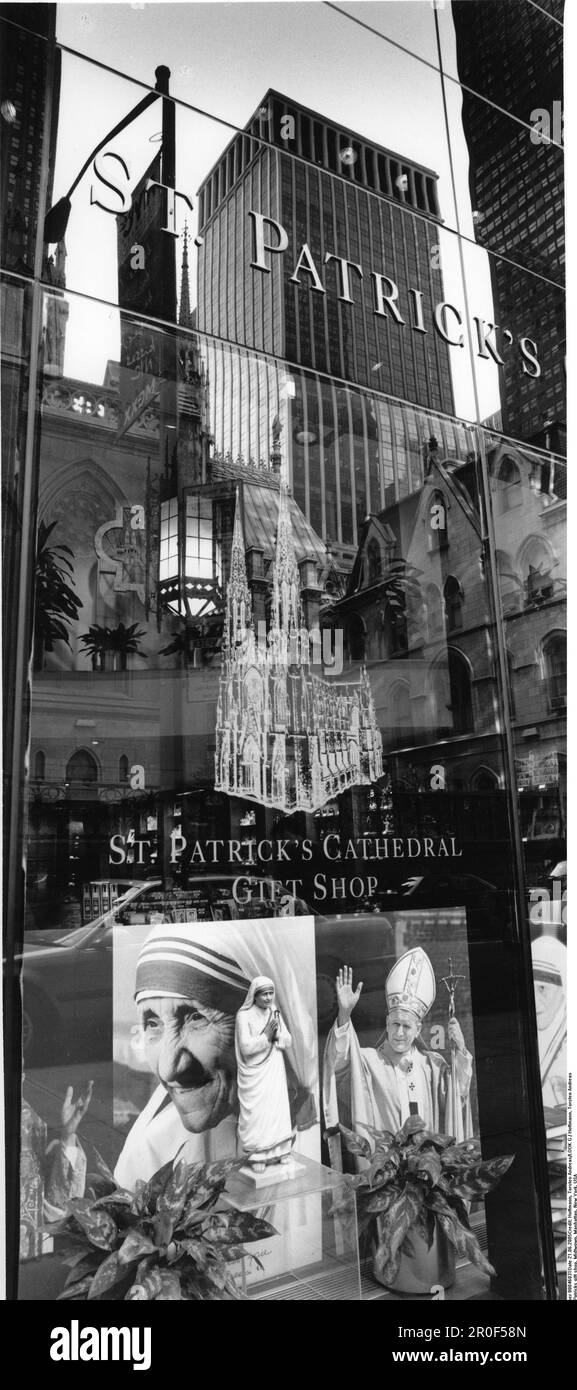 York souvenir Black and White Stock Photos & Images Alamy