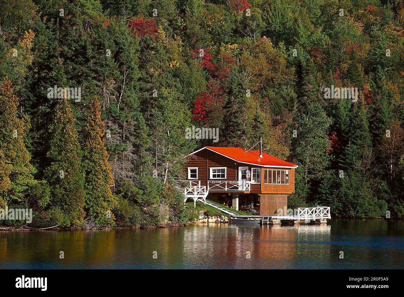 Cottage on the lakeside, BaieSainteCatherine Quebec, Canada Stock