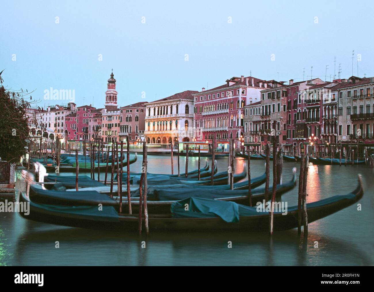 Venice canals gondolas bridges hi-res stock photography and images - Alamy