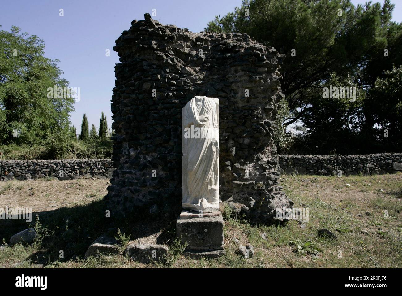 Headless statue roman hi-res stock photography and images - Alamy