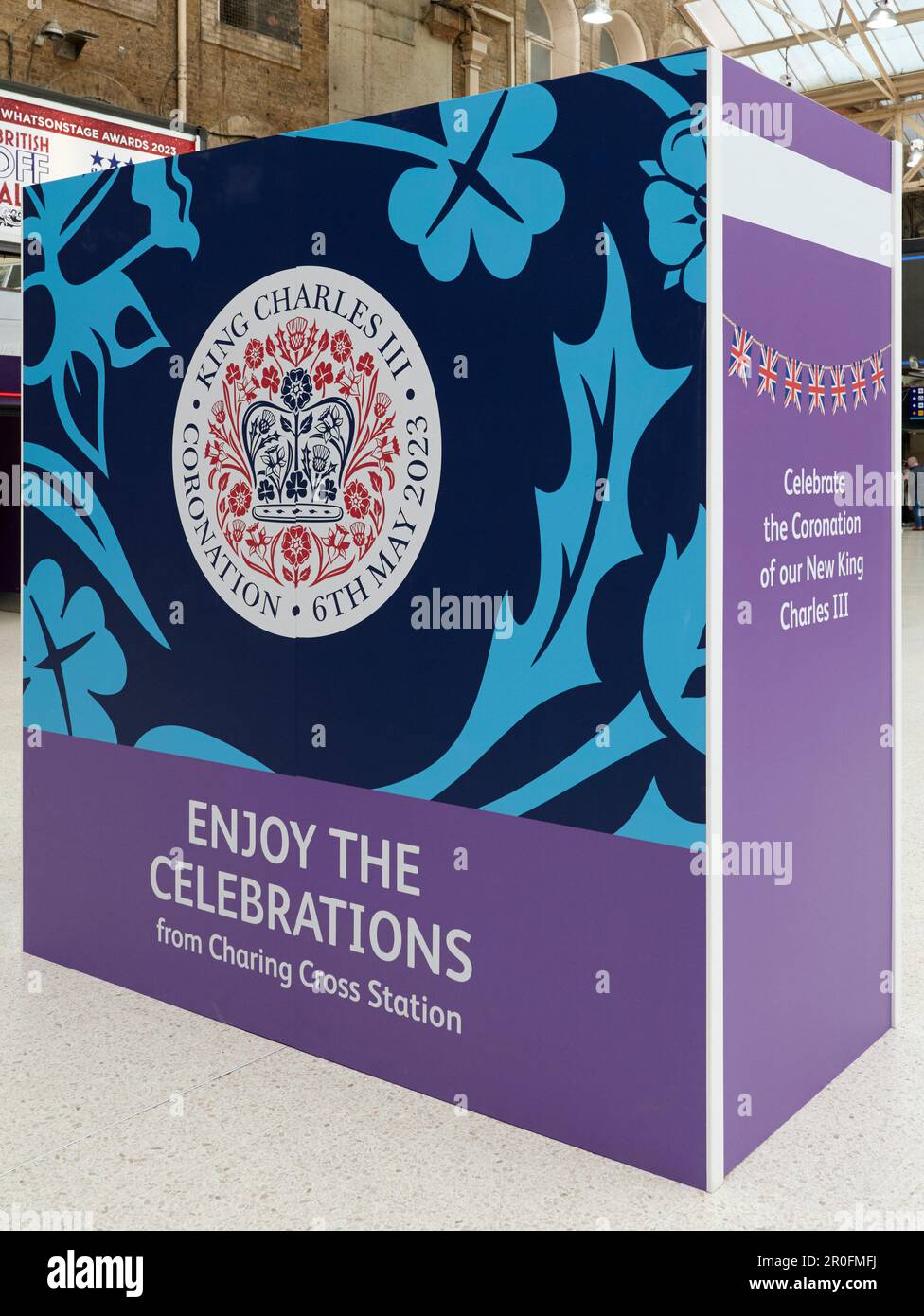 Artwork of coronation emblem and designs of rose, thistle, shamrock, and daffodil on plinth on concourse of Charing Cross station, London Stock Photo