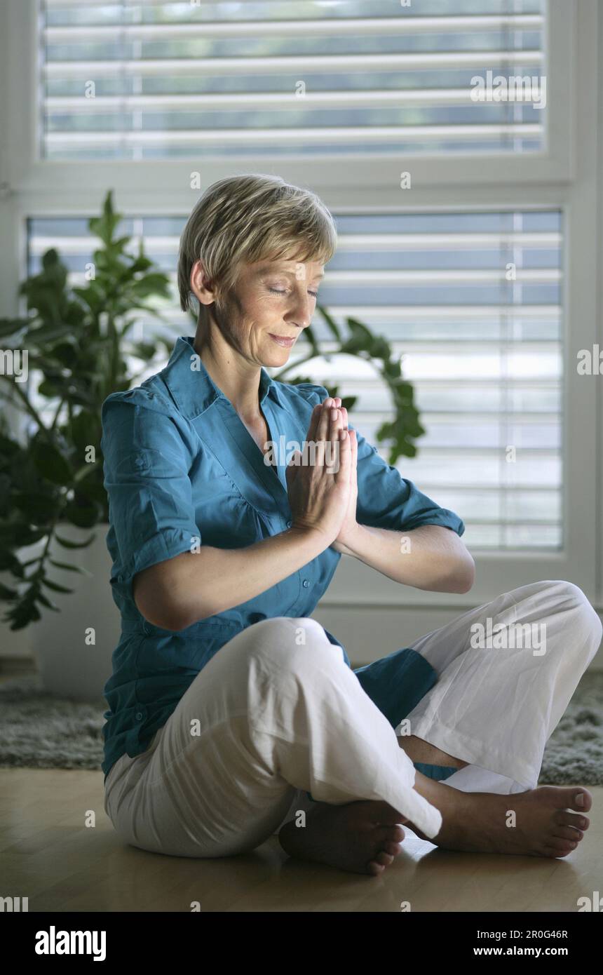 Mature woman feet hi-res stock photography and images - Alamy